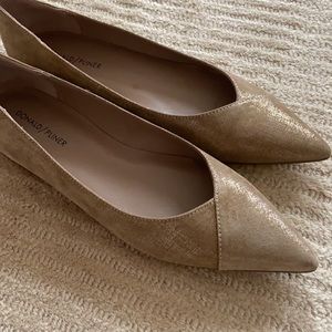 NWT. Donald/Pliner flat